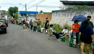 Stocks d'oxygène épuisés dans le nord du Brésil, les habitants font la queue