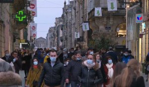 Bordeaux: les rues encore bondées à quelques minutes du couvre-feu à 18h