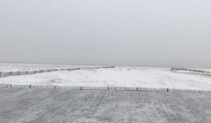 La neige tombe à Calais-nord et à la plage