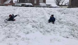 Lensois-Héninois : les habitants savourent la neige toute fraîche