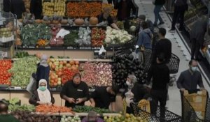 Covid-19: cohue dans les supermarchés libanais avant le couvre-feu total