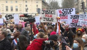 "Justice pour Julie": des centaines de personnes rassemblées, à Paris, pour soutenir la jeune-fille et sa famille