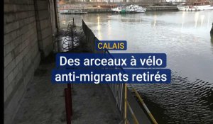 CALAIS - Des arceaux à vélos anti-migrants retirés