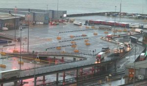 Images du port de Douvres au premier jour travaillé post-Brexit
