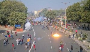 Gaz lacrymogènes tirés sur les agriculteurs manifestant à New Delhi