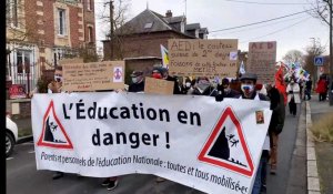 Les enseignants manifestent contre Blanquer dans l'Oise