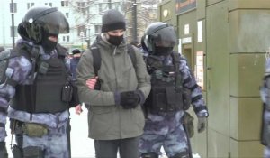 Russie: des manifestants détenus sur la place Bolshaya Sukharevskaya à Moscou