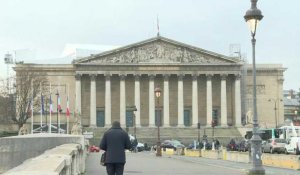 Hommage à Giscard d'Estaing: drapeaux en berne à l'Assemblée nationale