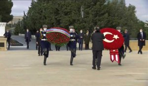 Erdogan visite des monuments avant le défilé militaire en Azerbaïdjan