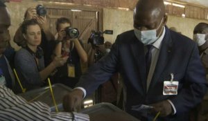 Élections en Centrafrique: le président Touadéra vote