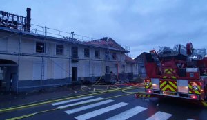 Le feu de toiture se propage, deux maisons détruites à Lambres
