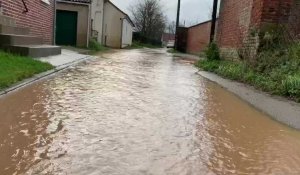 Montée des eaux dans l’Audomarois: la rue du Cavin inondée à Thérouanne 