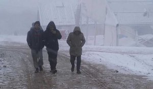 En Bosnie, les migrants du camp Lipa dans le froid et la neige