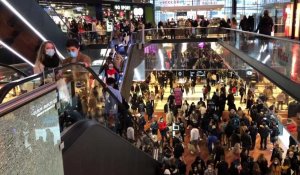 La foule à Westflied Euralille, pour le premier samedi des soldes