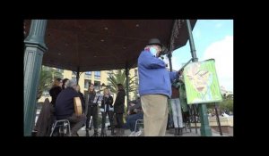 Les artistes se produisent la rue pour manifester à Ajaccio