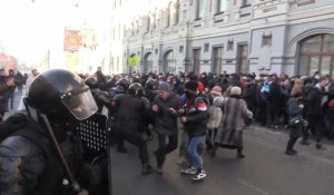 Russie: la police arrête des manifestants pro-Navalny à Vladivostok