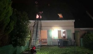 Lumbres: Les pompiers évacuent un homme par le toit de sa maison après un malaise