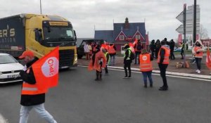 VIDEO. Grève du 7 mars : au Mans, « on arrête les gens démocratiquement » au giratoire de l’Océane
