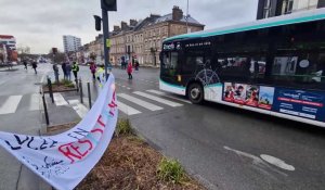 Manifestation et blocage devant le Rectorat d'Amiens ce 8 mars.