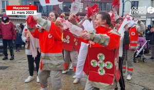 VIDÉO. À Mayenne, la Croix-Rouge recrute pendant le carnaval