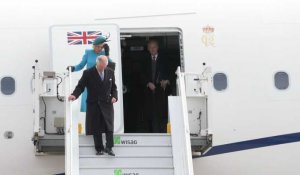 Le roi Charles III arrive à l'aéroport de Berlin Brandebourg avec son épouse Camilla