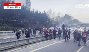 VIDÉO. Les manifestants contre la réforme des retraites bloquent le périphérique de Nantes au niveau des sorties vers Rennes 