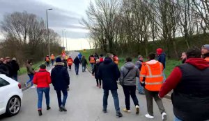 Calais : Les manifestants montent pour la deuxieme fois sur l'A16