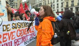 Retraites : manifestation d'étudiants à Paris avant la décision du Conseil constitutionnel