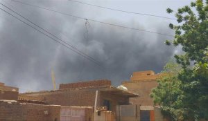 Combats au Soudan: fumée et coups de feu près de l'aéroport de Khartoum