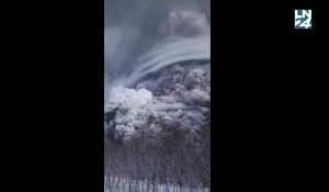 Une ville russe recouverte de cendres après l'éruption du volcan Chiveloutch