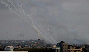 Colonnes de fumée à Gaza après des raids, tirs de roquettes vers Israël