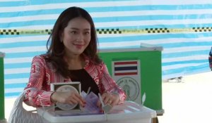 Thaïlande: Paetongtarn Shinawatra vote aux élections législatives