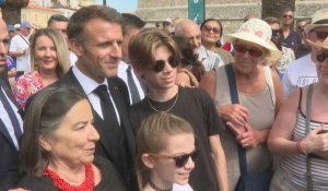 Emmanuel Macron s'offre un bain de foule à Ajaccio