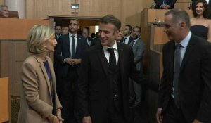 Emmanuel Macron arrive à l'Assemblée de Corse