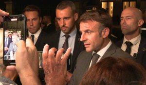 Bain de foule pour Emmanuel Macron à son arrivée en Corse