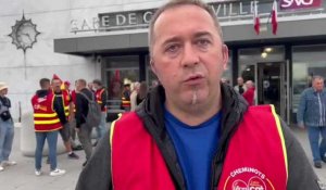 La CGT cheminots manifeste devant la gare de Calais