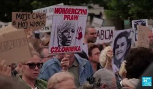 "Les droits des femmes sont violés" : manifestation contre la loi sur l'avortement en Pologne