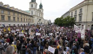 Nouveau décès de femme enceinte : les Polonais manifestent contre la loi anti-IVG