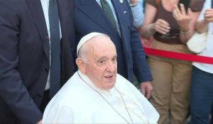 Le pape François quitte l'hôpital après son opération de l'abdomen