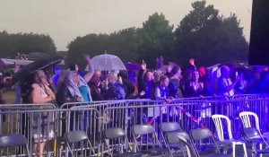 Un violent orage interrompt temporairement le Festival du Hibou à Solesmes