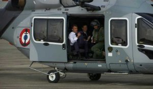 Macron arrive en hélicoptère pour inaugurer le salon du Bourget