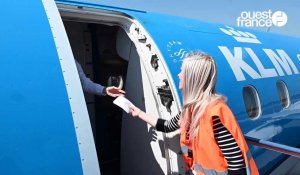 VIDÉO. Agente d’escale, Viktoria Jully Nielsen guide les passagers, décollage imminent