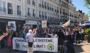 Manifestation contre le développement de l'aéroport Beauvais-Tillé
