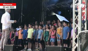 VIDÉO. Une chorale de 140 enfants sur la grande scène du festival Un singe en été 