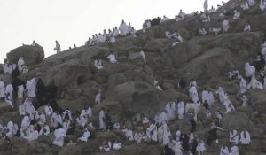 Sur le Mont Arafat, les pèlerins accomplissent le rite le plus important du hajj