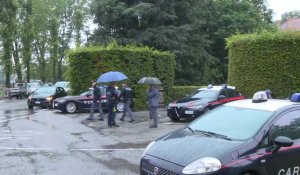 Italie: images de policiers postés devant le domicile de Berlusconi, au lendemain de sa mort