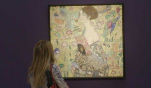 La "Dame à l'éventail" de Gustav Klimt s'arrache pour 86 millions d'euros aux enchères