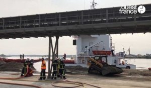 VIDÉO. À Lorient, l'incendie de la cargaison d'un cargo donne un coup de chaud au port de commerce