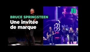 À Barcelone, Bruce Springsteen fait monter Michelle Obama sur scène