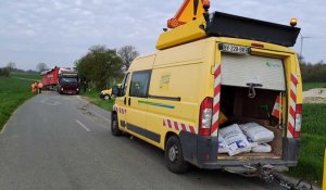 Un camion transportant 22 tonnes d'épinards se couche